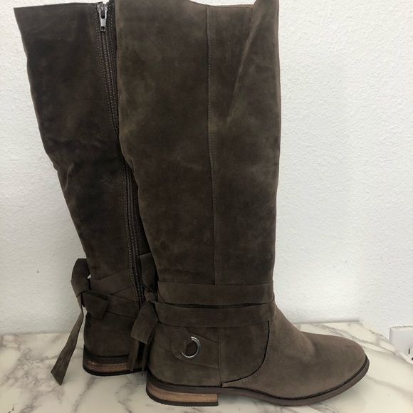 Taupe boots - Picture 3 of 4